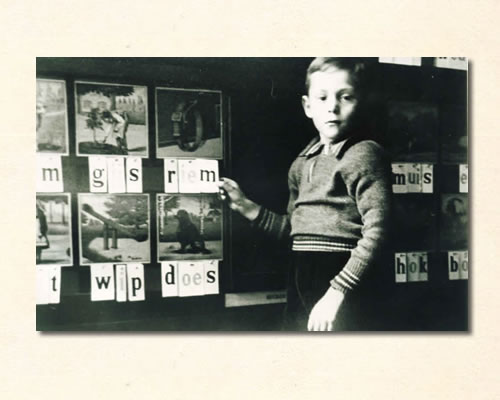 jongen_voor_leesbord_beckers_1940