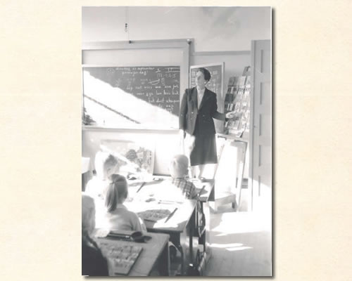 juf_bij_klassikale_leesplank_1959
