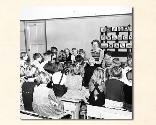 kinderen_op_tafel_klassikaleplank_voor_klas