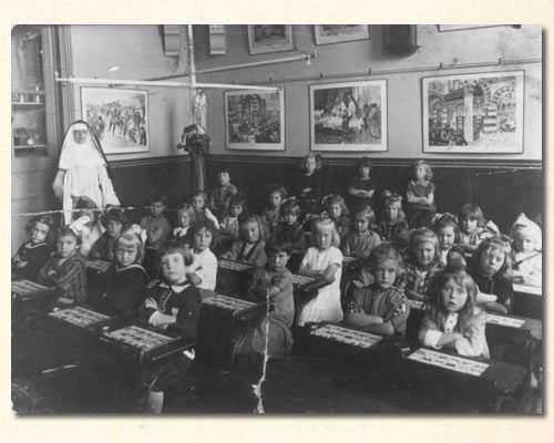 kinderen_op_tafel_klassikaleplank_voor_klas