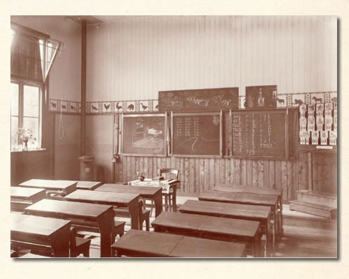 leeg_klaslokaal_met_klassikale_leesplank_Openbare_Lagere_School_Mecklenburglaan