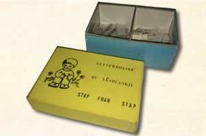 letterdoosje Friese leesplankje (lêsplank) omstreeks 1976. leesmethode 'stap foar stap". 