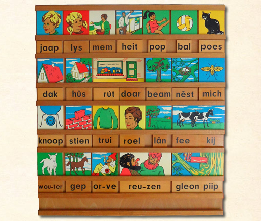 Klassikale friese leesplank (lêsplank) omstreeks 1970. leesmethode 'stap foar stap".