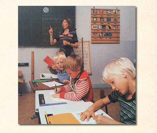 Fries klaslokaal omstreeks 1970. leesmethode 'stap foar stap". 