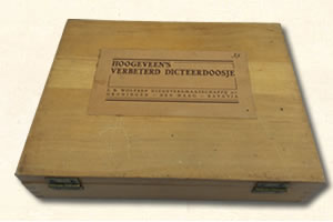 Dicteerdoosje M.B. Hoogeveen 1933-1939. Aap Noot Mies